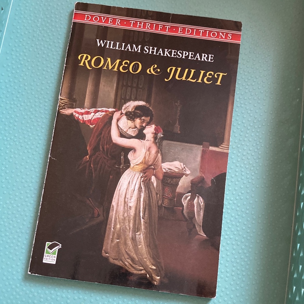 1993 copy Romeo & Juliet Book by William Shakespeare Classics Used Condition